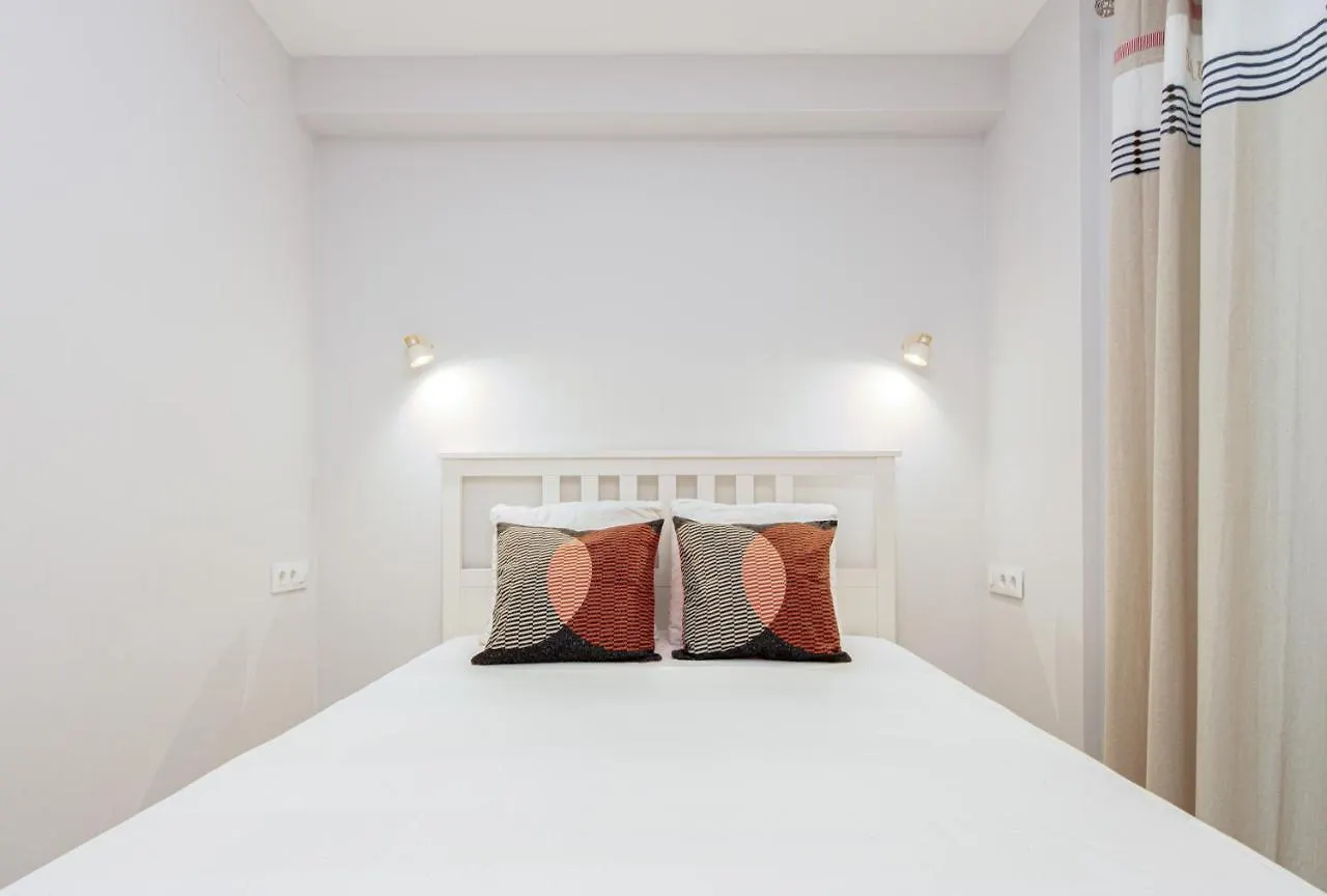 Central Apartment 2A 50M Beach Roses 0*,  Espagne