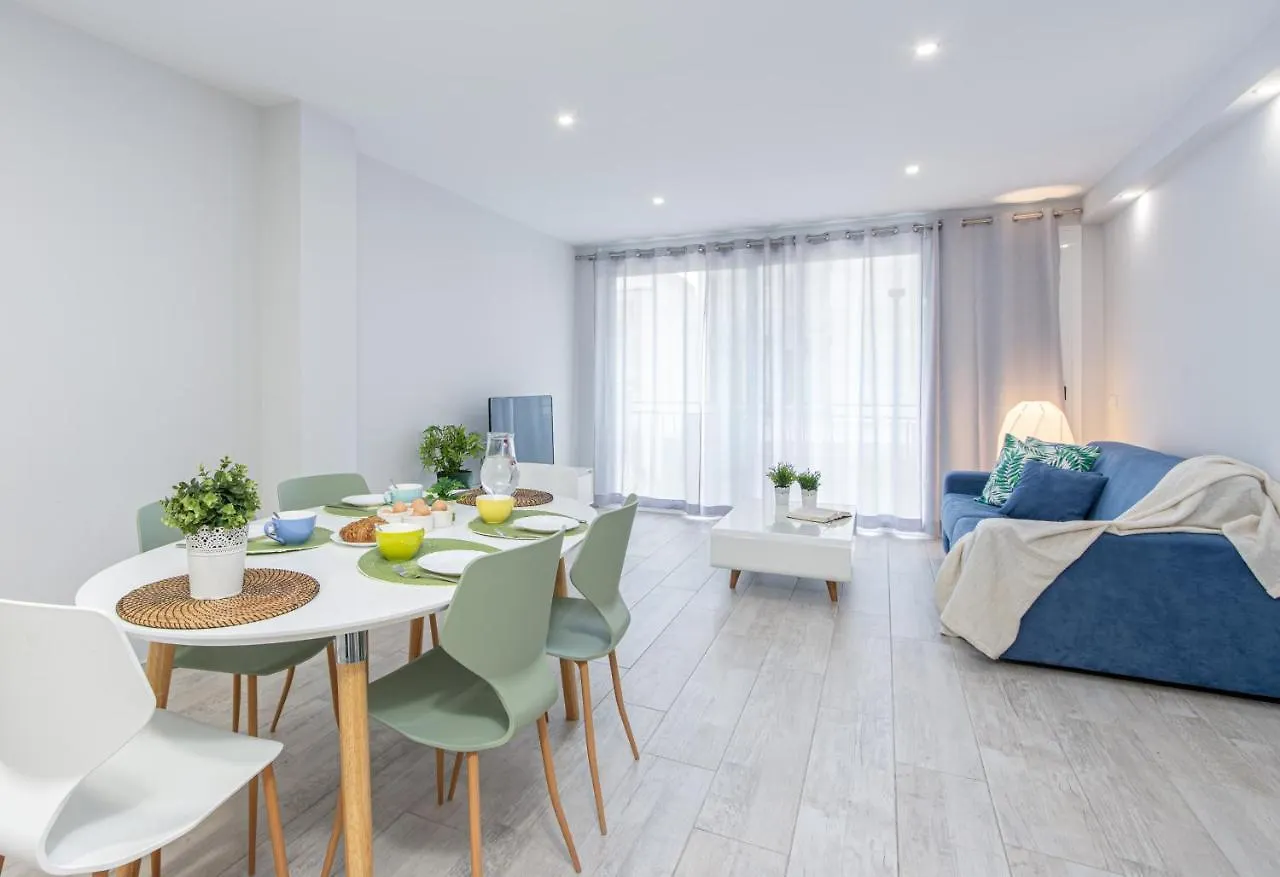 Central Apartment 2A 50M Beach Roses 0*,  Hiszpania